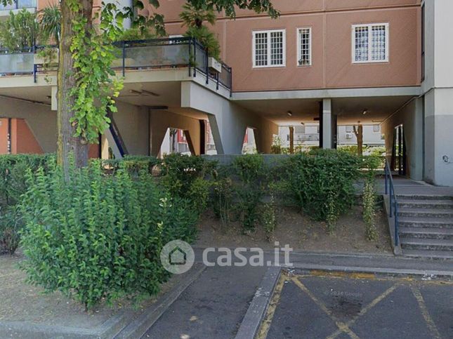 Garage/posto auto in residenziale in Viale Fernando Santi