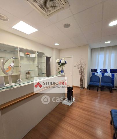 Ufficio in commerciale in Viale Cesare Battisti 7