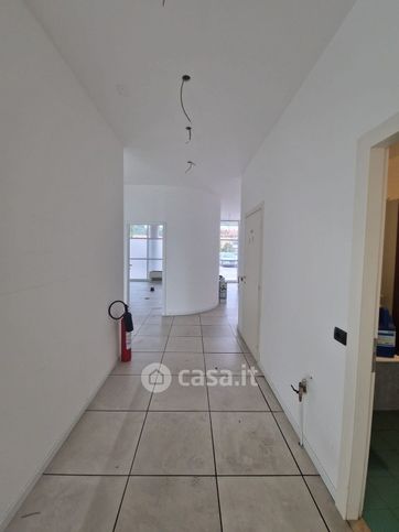 Ufficio in commerciale in Via Consolare Rimini-San Marino 51