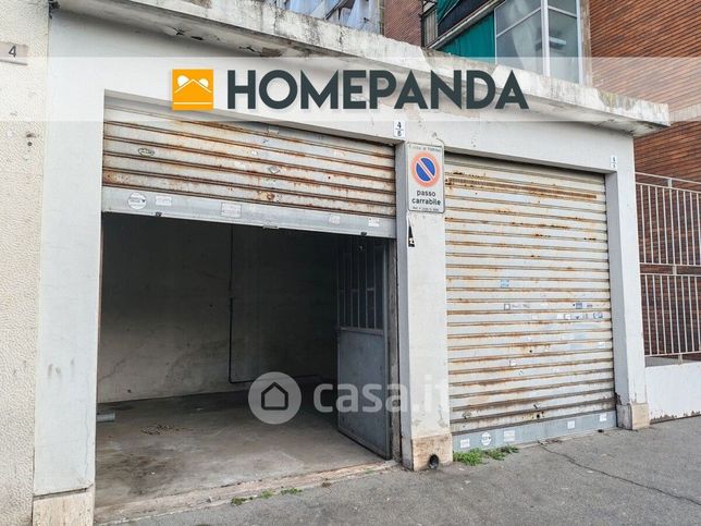 Box/posto auto in residenziale in Via Emilio de Marchi 4 /A