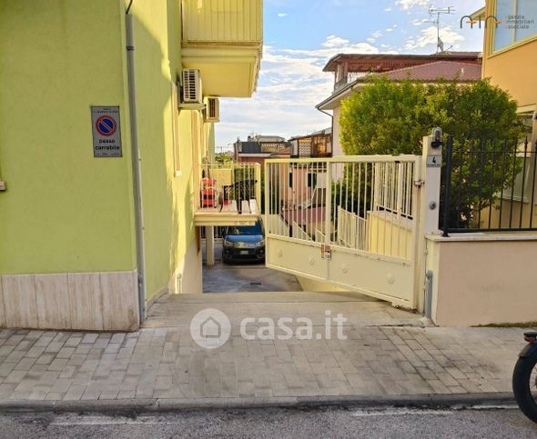 Box/posto auto in residenziale in Via Augusto Murri 8