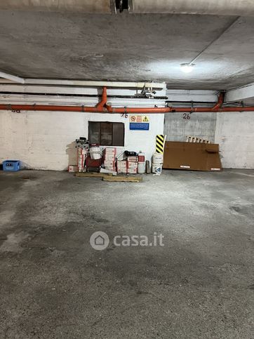 Box/posto auto in residenziale in Via Golosine 24