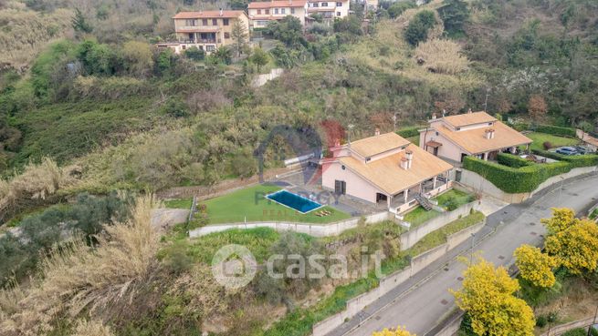 Casa bi/trifamiliare in residenziale in Via Lazio 11