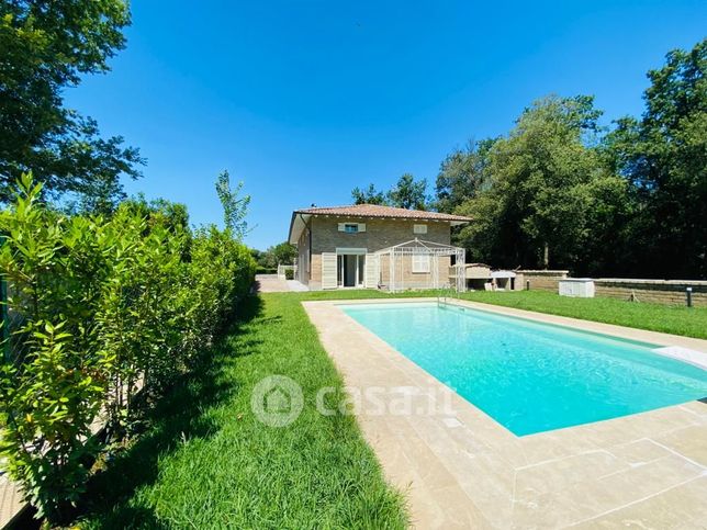 Villa in residenziale in Strada C