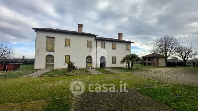 Casa bi/trifamiliare in residenziale in Via Lunga Inferiore 5