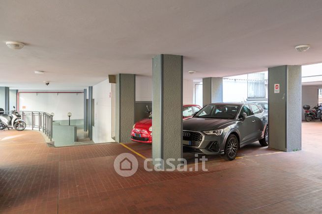 Box/posto auto in residenziale in Via dei Porta 9