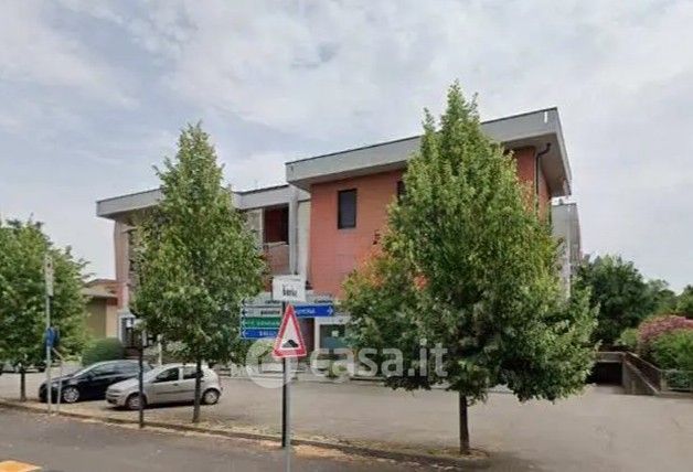 Box/posto auto in residenziale in Via Cremona