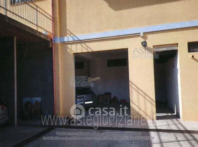 Garage/posto auto in residenziale in Via Grazia Deledda 3