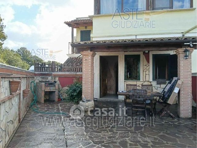 Villa in residenziale in Via Orbetello 35