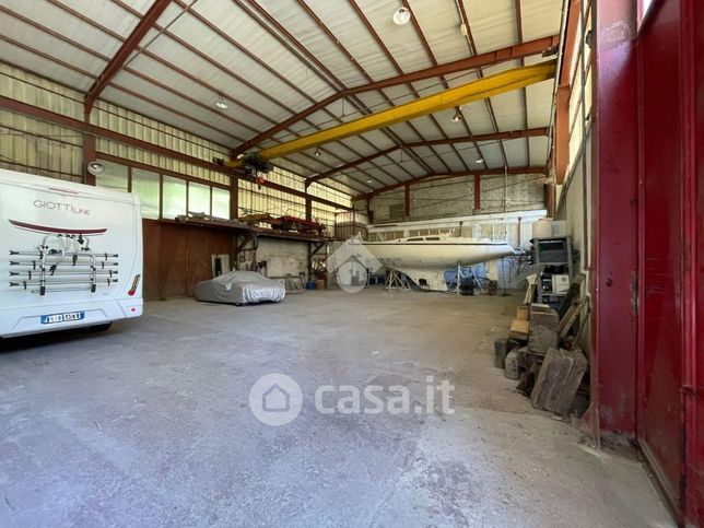 Capannone in commerciale in Via Molino Nuovo