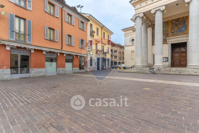 Attivitã /licenza (con o senza mura) in commerciale in Piazza San Vittore 3