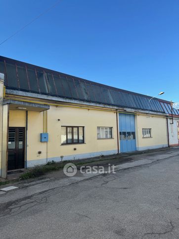 Capannone in commerciale in Via Statale