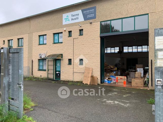 Capannone in commerciale in Strada Fornacino 106