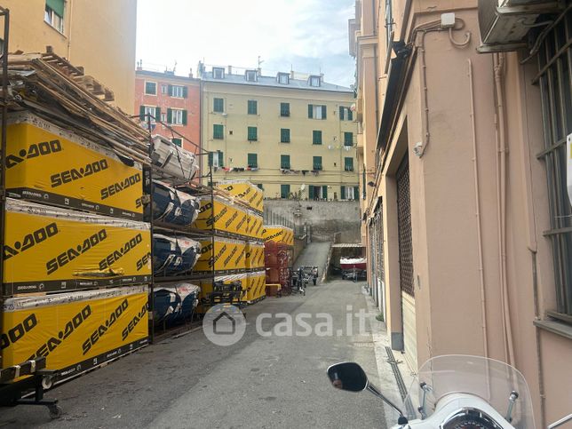 Negozio/locale commerciale in commerciale in Via Tabarca