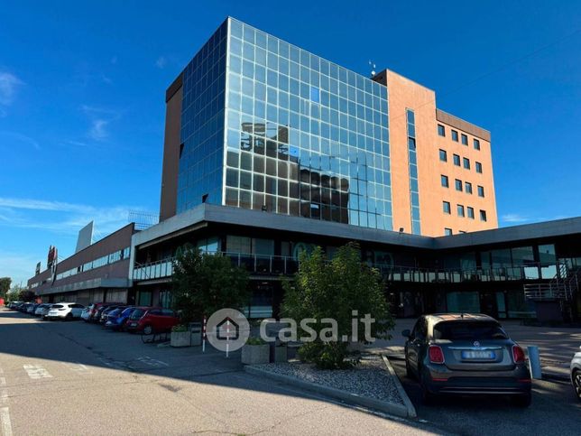 Ufficio in commerciale in Viale del Lavoro 45