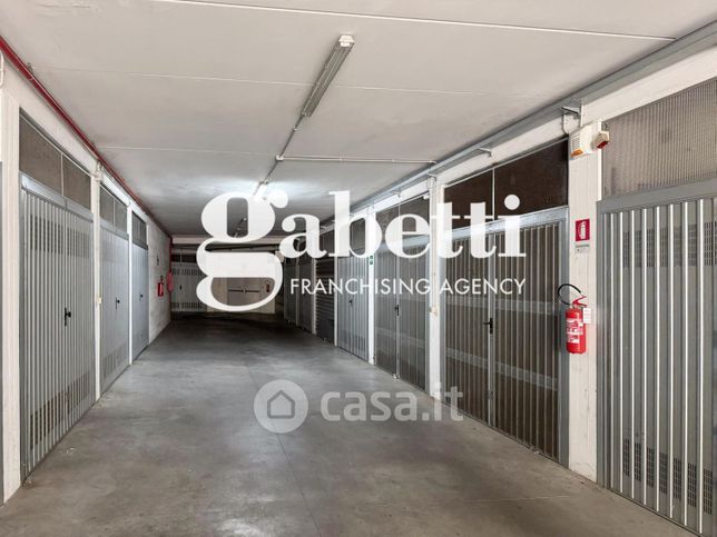 Box/posto auto in residenziale in Via Ettore Fieramosca 58