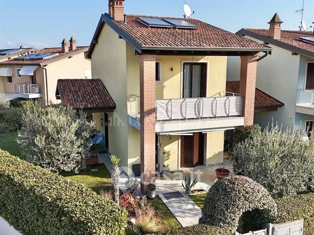Villa in residenziale in Via Achille Ambrosi