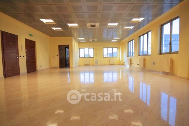 Ufficio in commerciale in Via Bisceglie