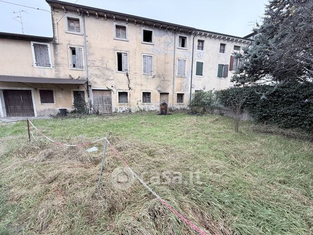 Rustico/casale in residenziale in Via Fossa Crear