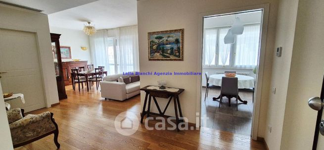 Appartamento in residenziale in Viale Giuliano Vanzolini