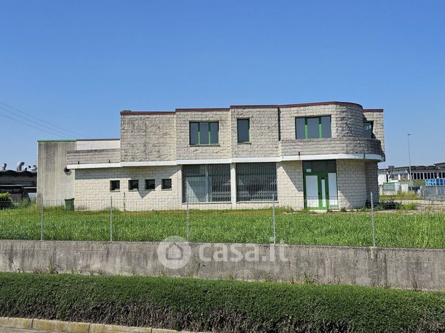 Capannone in commerciale in Via delle Arti e dei Mestieri