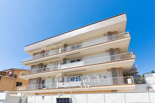 Appartamento in residenziale in Via Palombarese 215