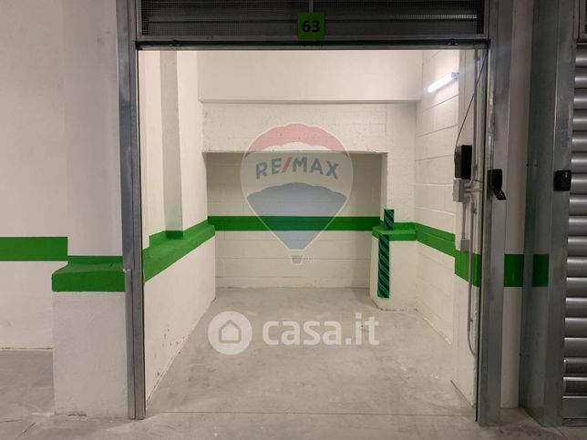 Garage/posto auto in residenziale in Via Ampio Flaviano