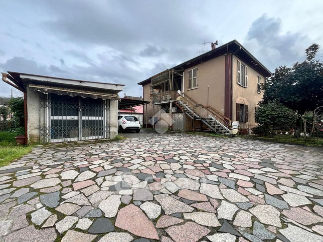 Casa bi/trifamiliare in residenziale in Via dei Molini 281