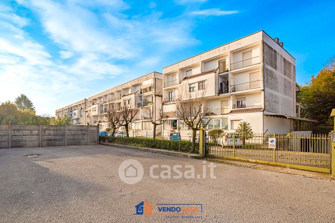 Appartamento in residenziale in Via Velso Mucci 8