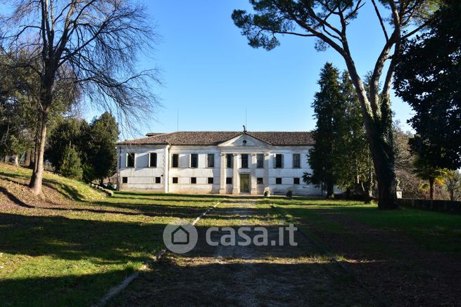 Villa in residenziale in Via Madonna