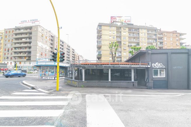 Negozio/locale commerciale in commerciale in Via Tiburtina 328
