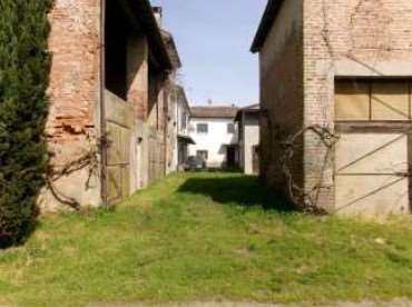 Garage/posto auto in residenziale in Via Giacomo Matteotti