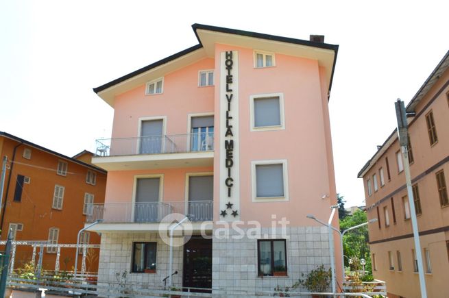 Negozio/locale commerciale in commerciale in Via Vallicelle
