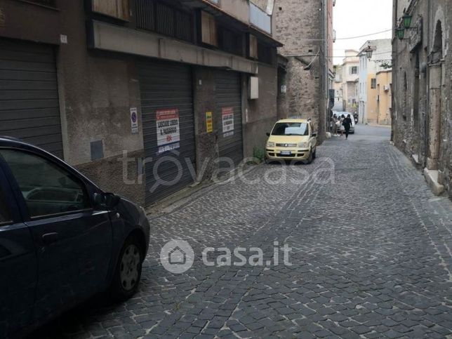 Capannone in commerciale in Via Piscina