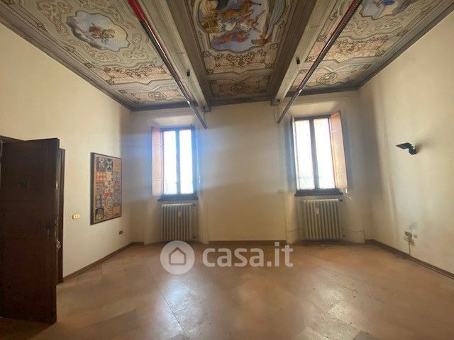 Ufficio in commerciale in Via Benedetto Cairoli