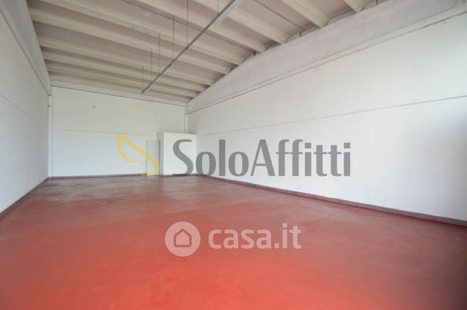 Capannone in commerciale in Via Campania 10