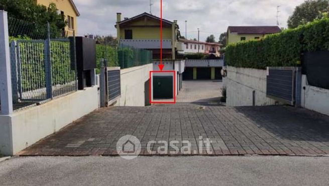 Box/posto auto in residenziale in Via Gaetano Donizetti