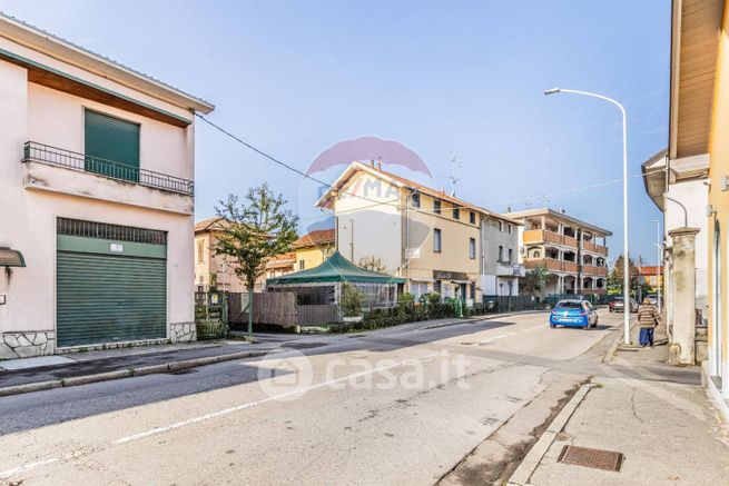Appartamento in residenziale in Via Q. Sella 49