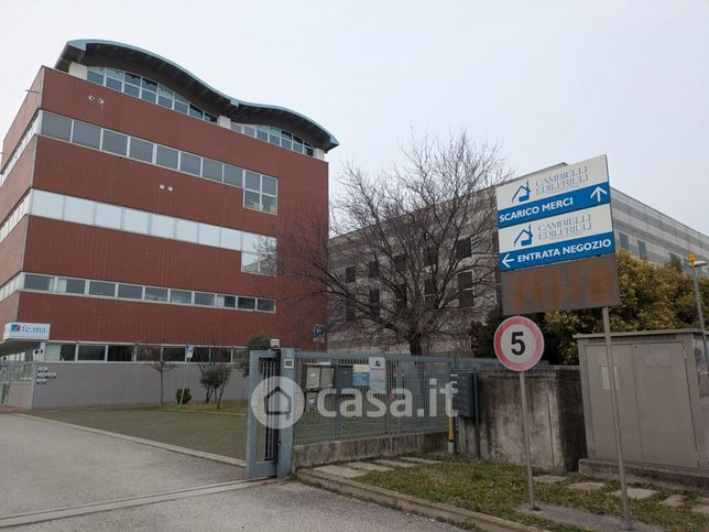 Ufficio in commerciale in Via Venier