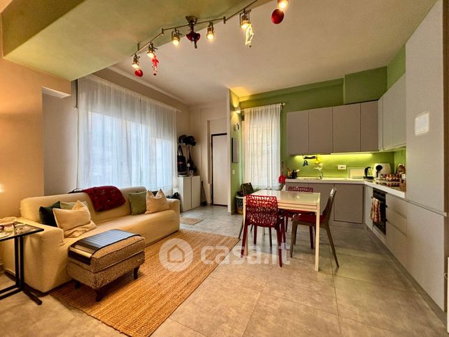 Ufficio in commerciale in Via Valdinievole