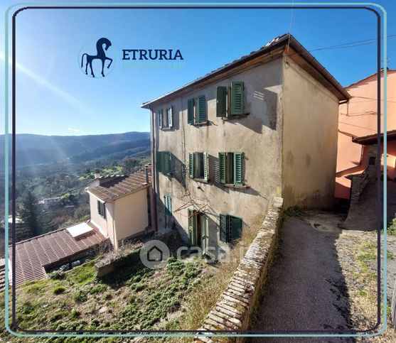 Casa indipendente in residenziale in Via Poggiolo e Croce a Uzzo