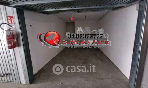 Box/posto auto in residenziale in Via Pietro Romani