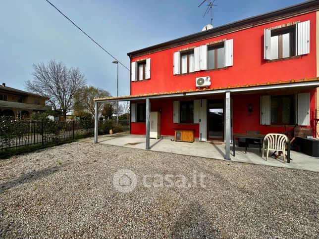 Casa indipendente in residenziale in 