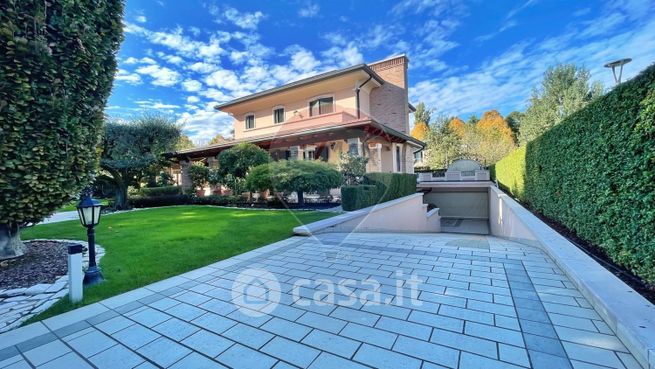 Villa in residenziale in Via Rolando da Piazzola