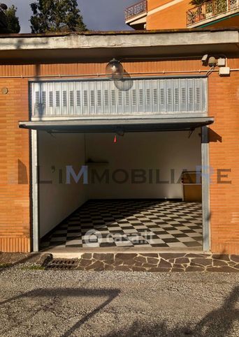 Box/posto auto in residenziale in Via Portuense 761