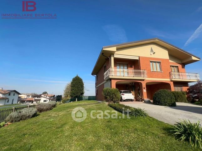 Villa in residenziale in Via Peveragno 135