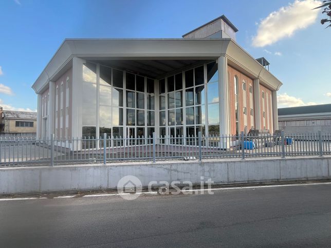Capannone in commerciale in Via Lucrezia Romana 105