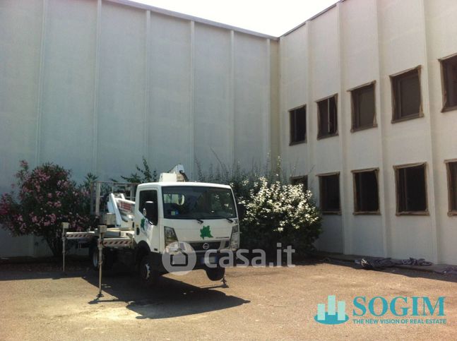 Capannone in commerciale in Via Aquileia