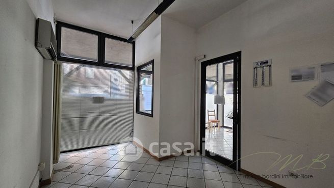 Ufficio in commerciale in 