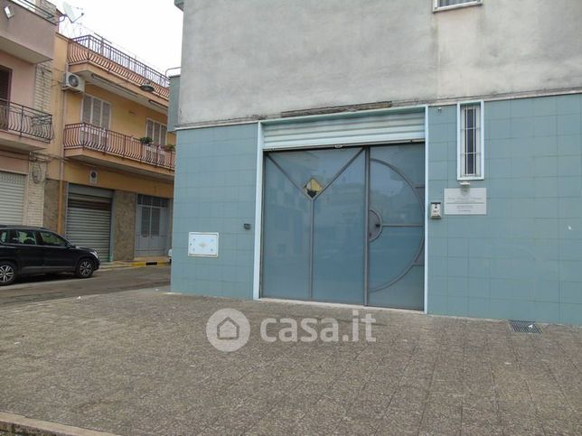 Negozio/locale commerciale in commerciale in Via Giuseppe di Vittorio 5